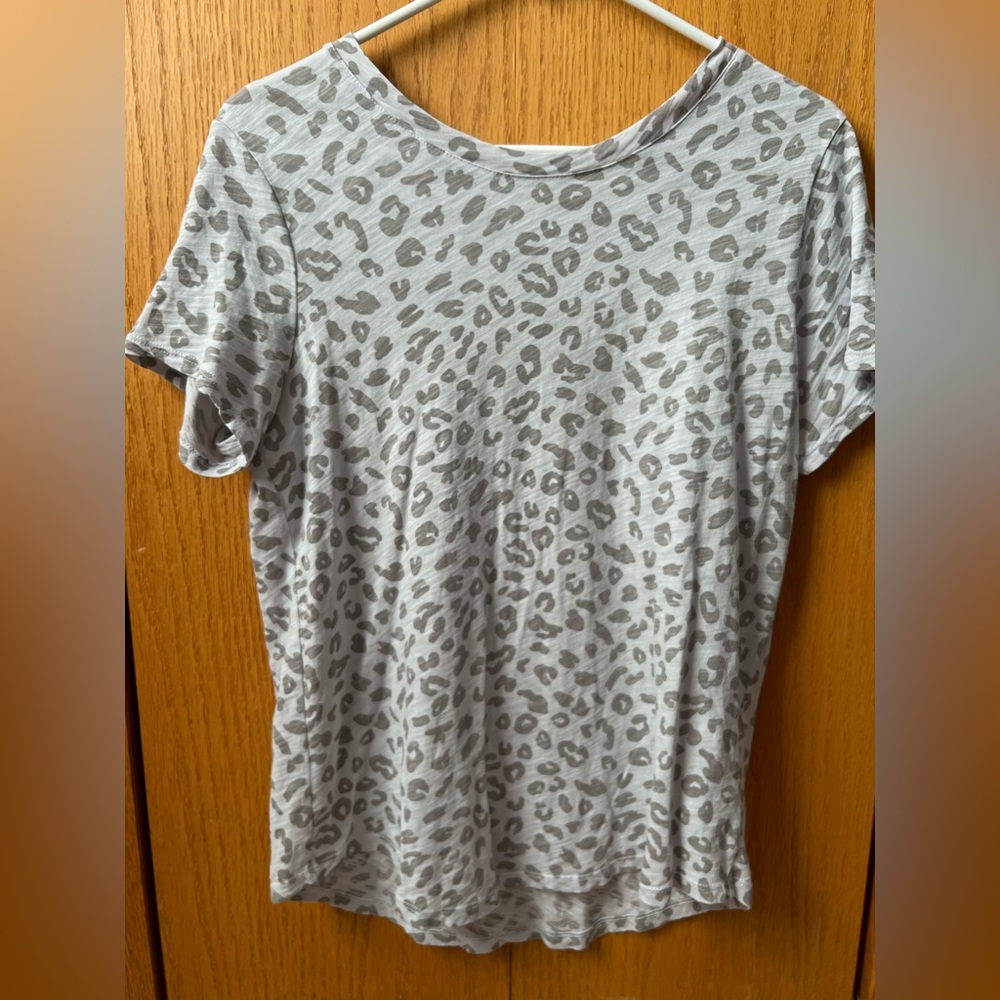 Women’s Gray Old navy cheetah print shirt size medium